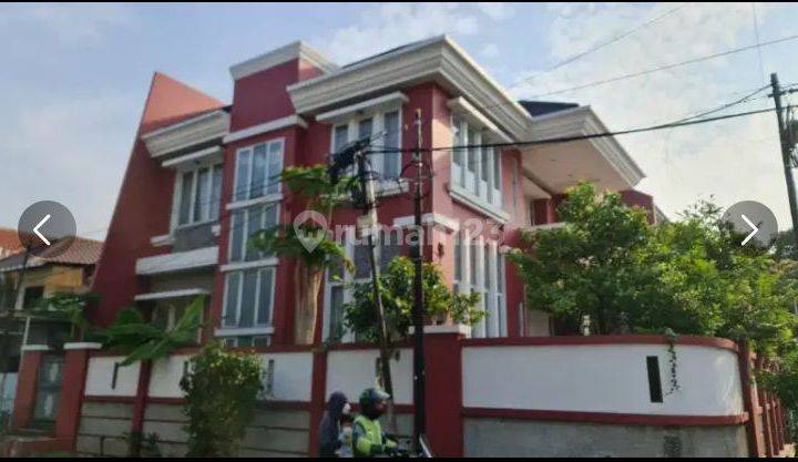 Dijual Cepat Rumah Hook 3 Lantai di Green Ville Jakarta Barat 1