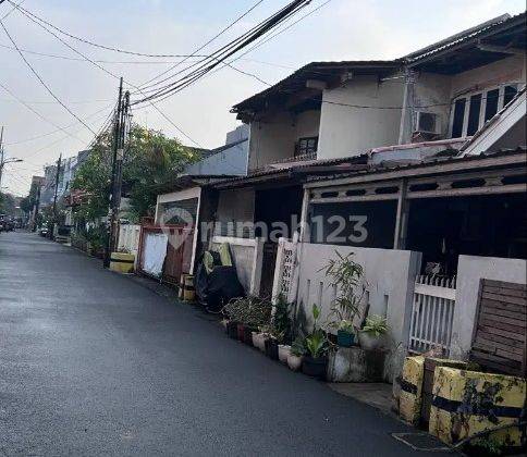 Dijual Banting Harga Murah Sekali Dibawah Pasar Luas 79m Akses 2 Mbl Rumah di Pulomas, Jakarta Timur 2