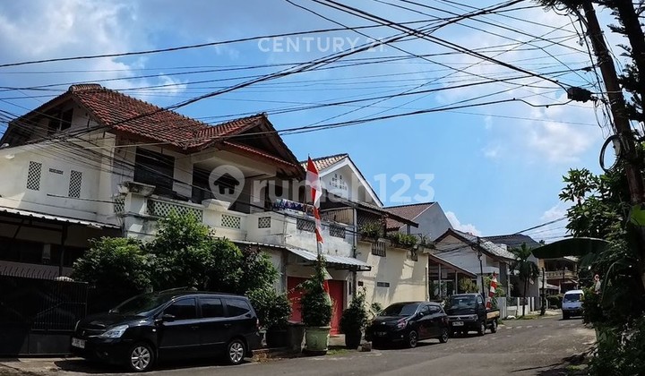 Jual Rumah 3 Lantai Semi Furnish Siap Huni di Pasar Minggu