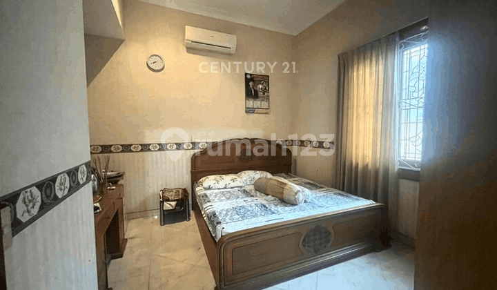 For Sale Quick Luxury Hook House Spacious Swimming Pool In Bintaro 2