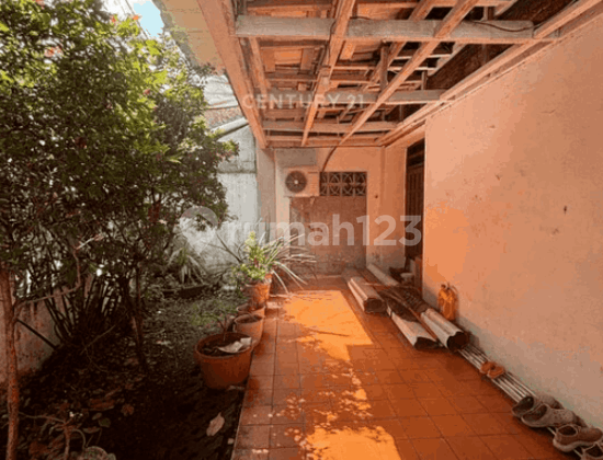 Dijual Rumah di Petukangan Utara Hitung Tanah Hadap Jalan 1