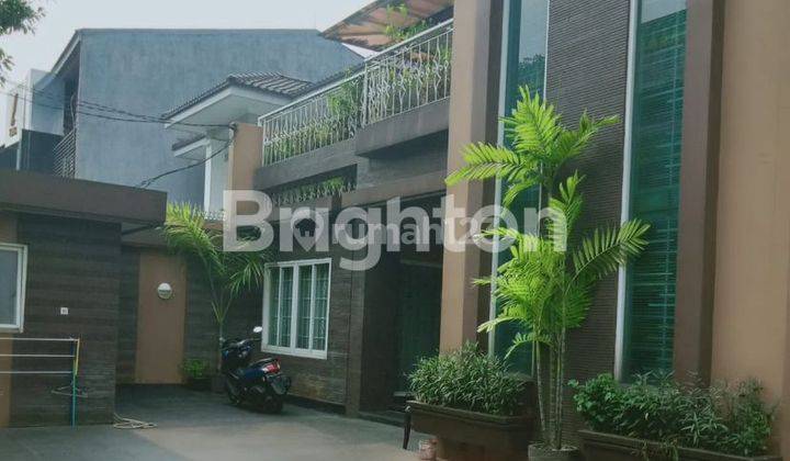 Rumah siap huni, 3 lantai dengan lift, cocok untuk usaha di area Gandaria Kebayoran Baru, Jakarta Selatan 2