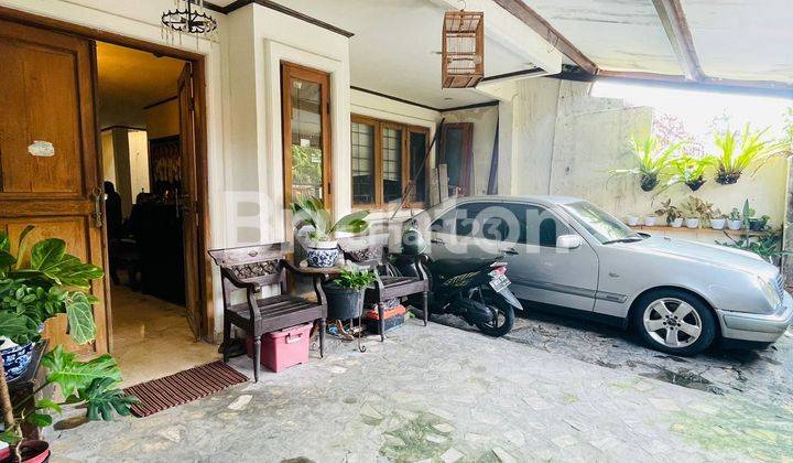 Rumah 2 lantai, strategis di daerah Tebet, bisa untuk investasi , kantor dan kos kos an 1