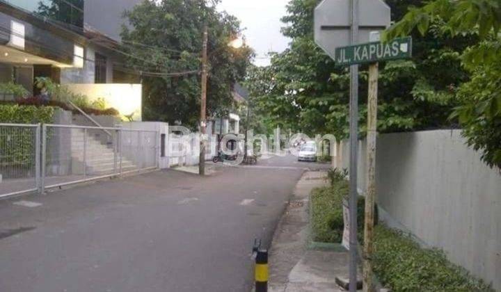 Rumah hitung tanah di daerah strategis, bisa dijadikan tempat usaha di daerah ring 1 Jakarta Pusat 2