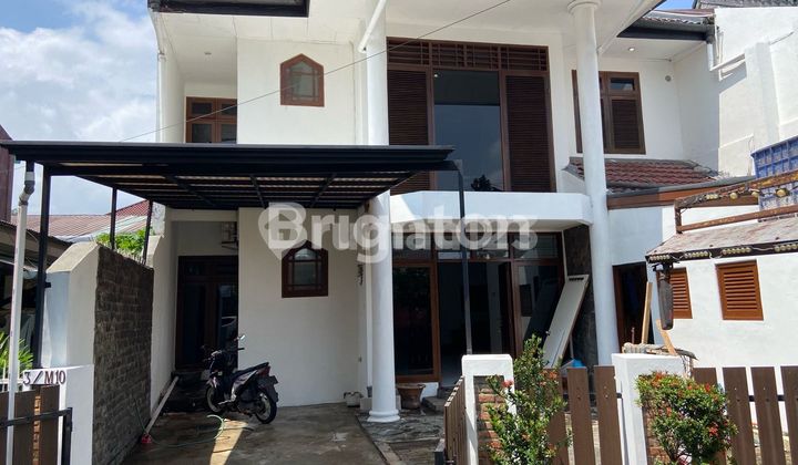 Rumah strategis dengan lingkungan yang asri , dekat stasiun MRT di Lebak Bulus Jakarta Selatan Rumah strategis dengan lingkungan yang asri , dekat stasiun MRT di Lebak Bulus Jakarta Selatan