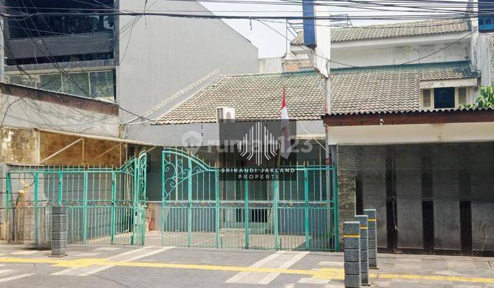 Rumah Lama Siap Pakai, Area Komersial di Senopati Kebayoran Baru 1