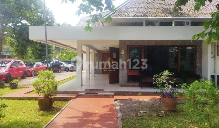 Rent House suitable for Office, Kebayoran Baru Area, South Jakarta