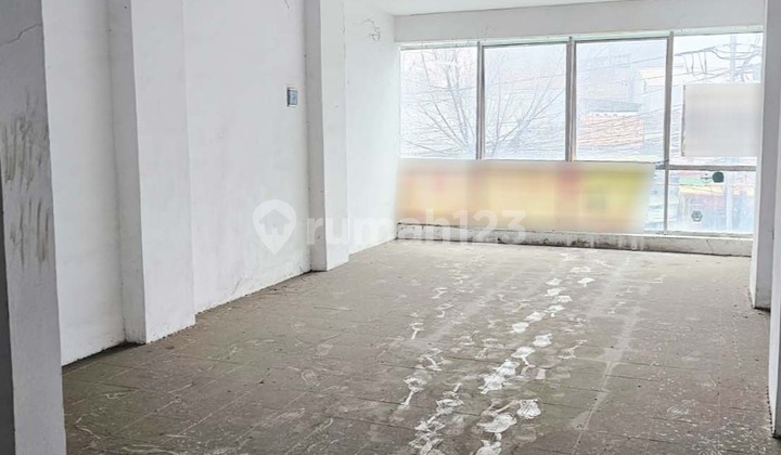 Ready-to-use 3-unit shophouse in Salemba area, Central Jakarta.