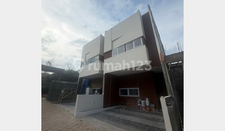 Modern House in a Cluster Near Limo 1 Toll Gate, Limo, Cinere, Depok. 1