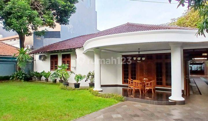 Disewakan Rumah Modern Apik Fully Furnished Area Kemang, Jaksel 1