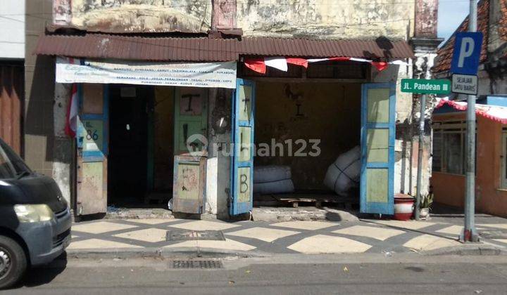 Dijual Rumah Kuno Butuh Renovasi Di Raya Peneleh

 1