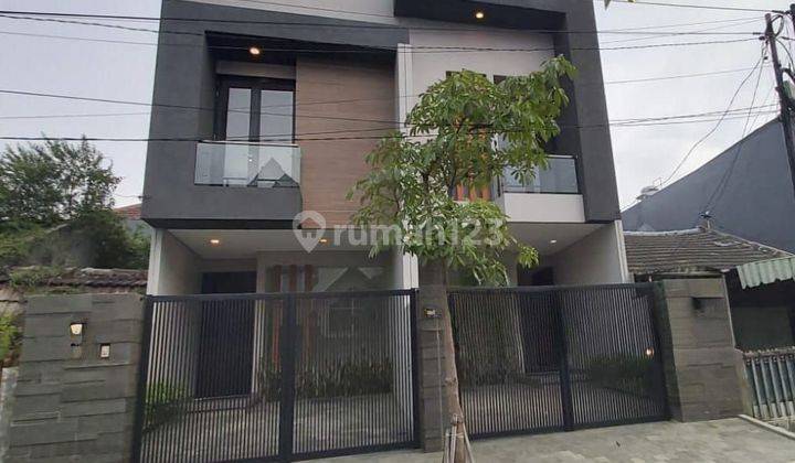 Dijual rumah baru gress di Manyar Jaya
 1