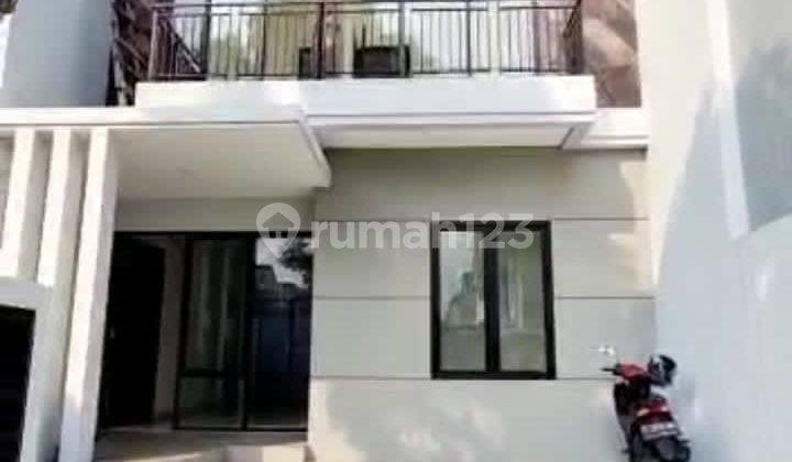 For sale, new house ready to occupy in Taman Mutiara Pakuwon City.