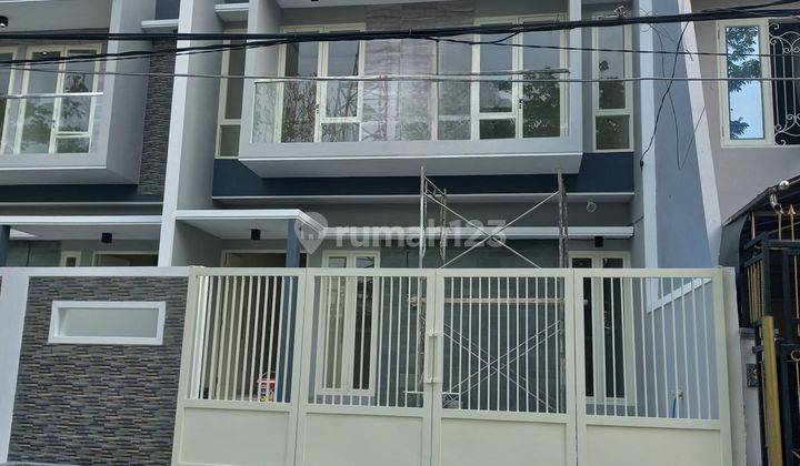 Di jual rumah baru gress di Manyar Tirtomoyo 1