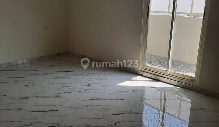 Di jual rumah baru gress di Manyar Tirtomoyo 2