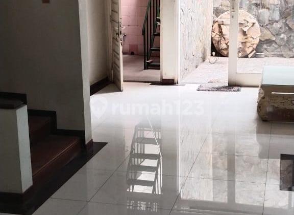 House for Rent in Manyar Jaya