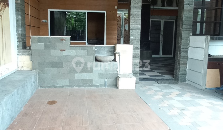 For Sale Commercial House On Nias Street