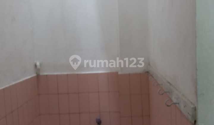 Disewakan Rumah 1,5 Lt, Rapi, Bebas Banjir, Row 2 Mobil, BCS 2