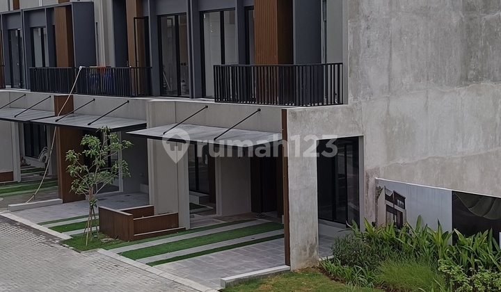 For Sale, 3-Story Move-In Ready House in Duri Kosambi For Sale, 3-Story Move-In Ready House in Duri Kosambi