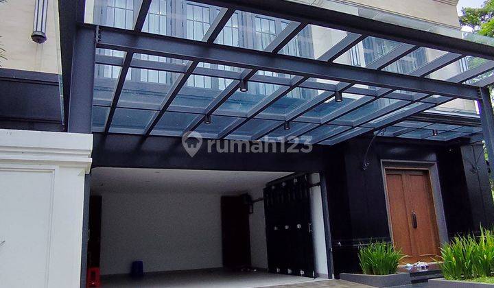 Dijual Rumah Dengan Kolam Renang Pribadi 1