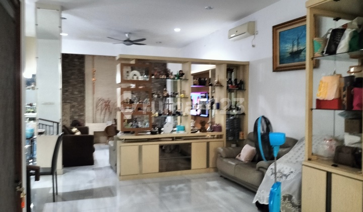 Quick Sale 2 1/4-Story House Ready to Occupy at Good PIK with Basement, Fully Concrete to the Back, Lin Quick Sale 2 1/4-Story House Ready to Occupy at Good PIK with Basement, Fully Concrete to the Back, Lin