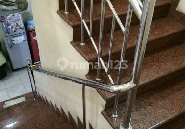 DIJUAL CEPAT RUMAH KELAPA GADING SIAP HUNI 2 Lantai 2