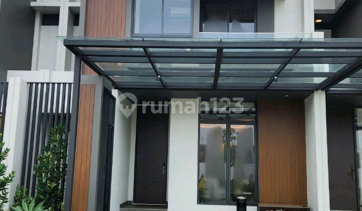 Vanica Summarecon Crown Gading