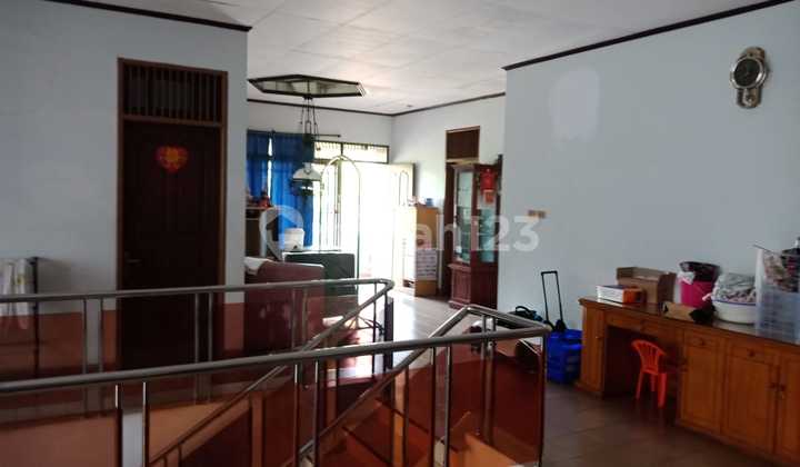 Super Cheap! 2-Story House Hook in Kelapa Gading, Strategic Location 2