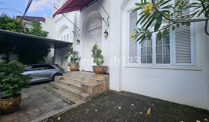 Disewakan Rumah Mewah Menteng Lokasi Strategis
