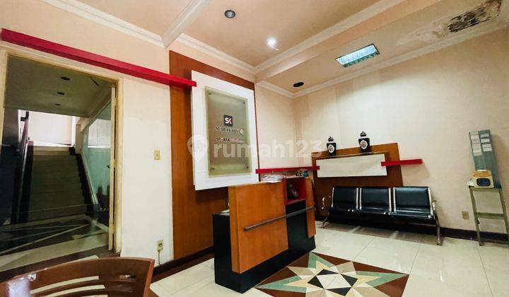 Rumah 3 Lantai SHM di Jl. Gatot Subroto , Jakarta Selatan 2