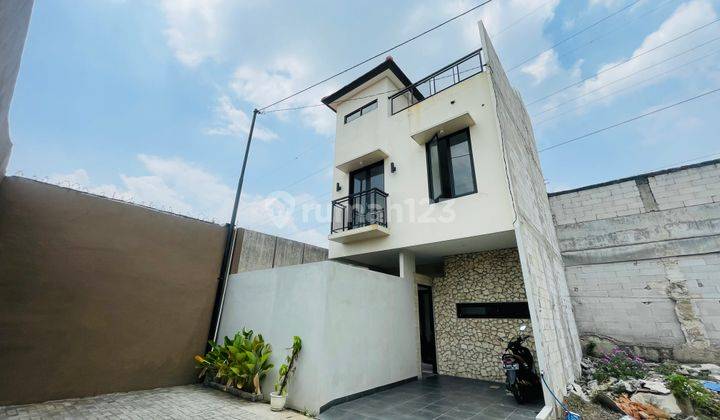 Rumah 3 Lantai Bagus Semi Furnished di Jalan Bonjol, Tangerang Selatan 1