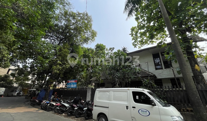 Dijual rumah selangkah ke lab school kebayoran baru jakarta selatan Dijual rumah selangkah ke lab school kebayoran baru jakarta selatan