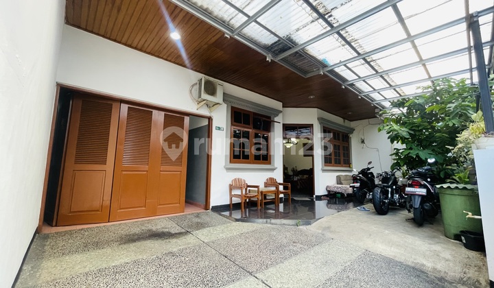 Rumah Terawat di Senopati Jakarta Selatan