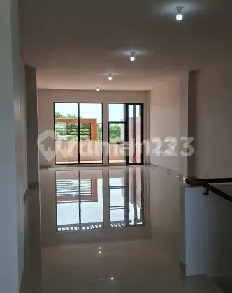 4 Floors Parking for 80 Cars + Lift Ruko Raya Merr 2