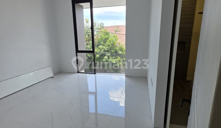 New Gres House Sutorejo Prima Indah One Gate 2