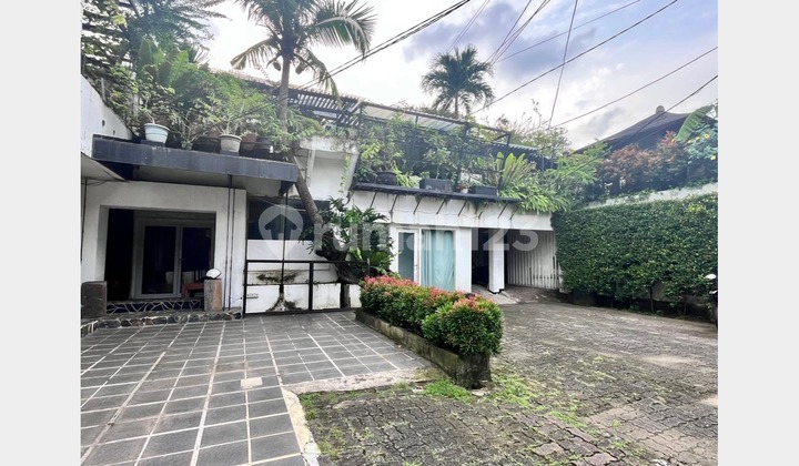 Dijual Rumah Hitung Tanah Kawasan Premium Kemang Timur
