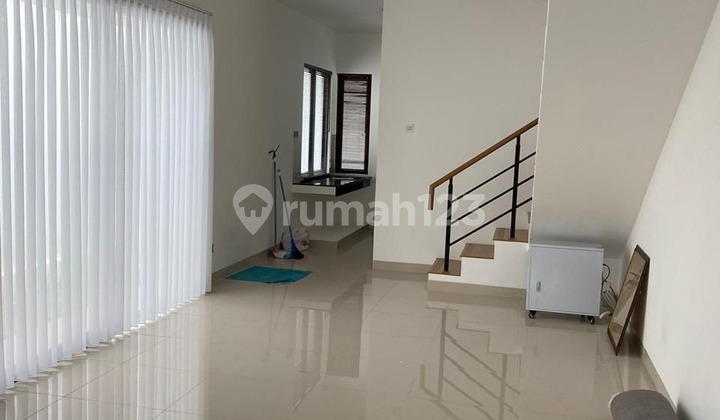 Rumah Baru 2 Lantai , Desain Minimalis Di Jakarta Timur