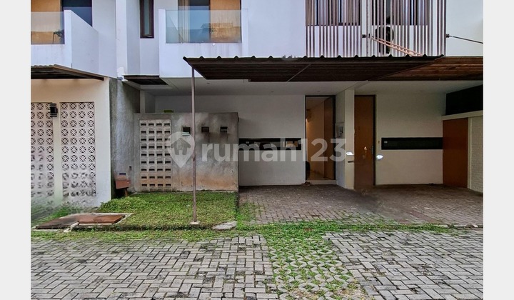 Dijual Rumah Secondary dalam Towhouse Eksklusif Di Sektor 2