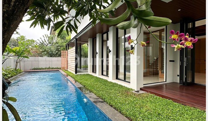 Modern Glass House At Cipete Jakarta Selatan For Sale