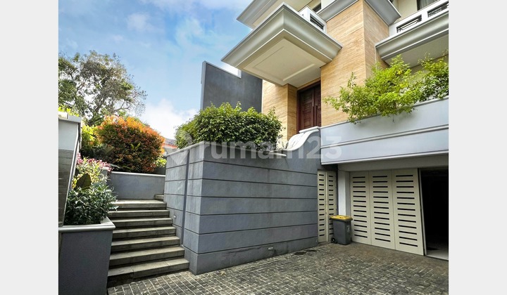SINGLE HOUSE FOR SALE AT KEBAYORAN BARU  