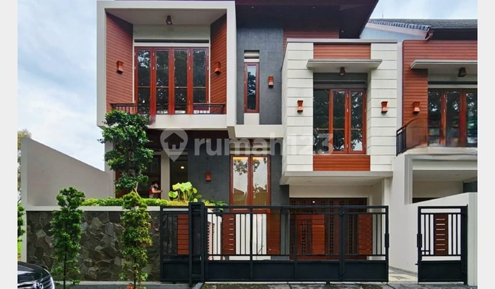 Hunian Baru Minimalais dengan Ornamaen Kayu di Sektor 9