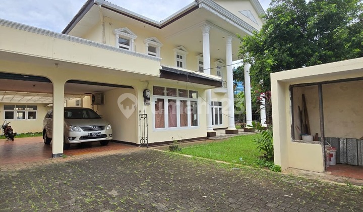 HOUSE FOR RENT AT AMPERA JAKARTA SELATAN