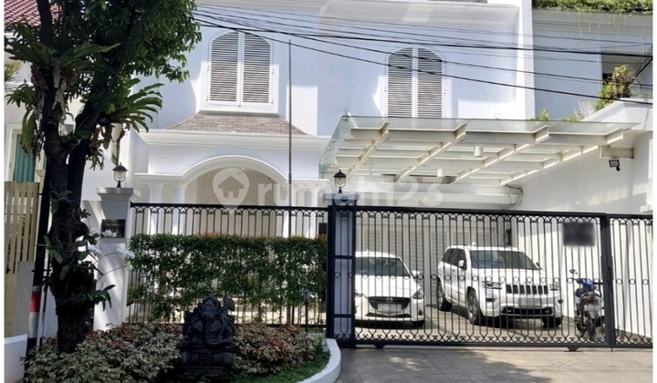 Modern American Classic House  Kebayoran Baru For Sale