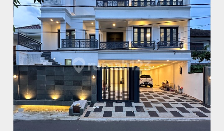 RUMAH MEWAH 4 LANTAI DENGAN LIFT & PRIVATE POOL KEBAYORAN BARU