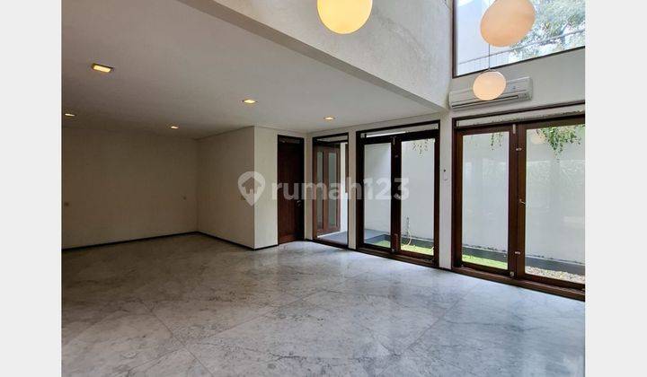 Disewakan rumah cocok untuk kantor maupun hunian di Cipete 2