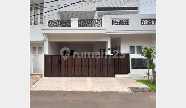 Rumah Nyaman 2 Lantai Lokasi Strategis Sektor 2 Bintaro