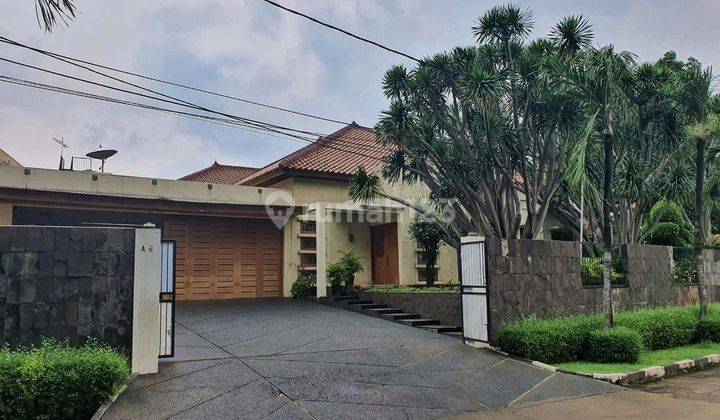 Rumah Mewah Dengan Kolam Renang Simprug Golf