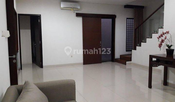 Dijual Rumah Semi Furnished Shm Di Bintaro 1