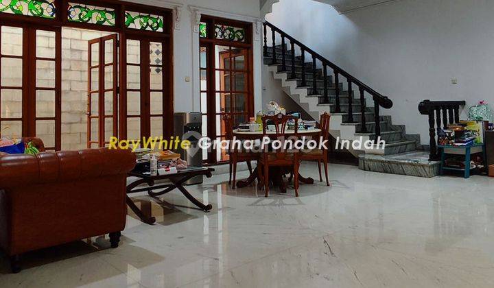 Disewakan Rumah Kebayoran Baru 2 Lantai 2