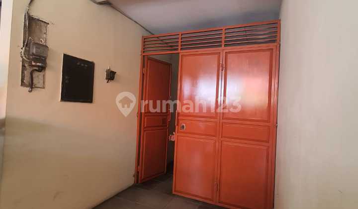 Boarding house, 2 Floors, with 10 Rooms in Kramat Jaka Pus 2